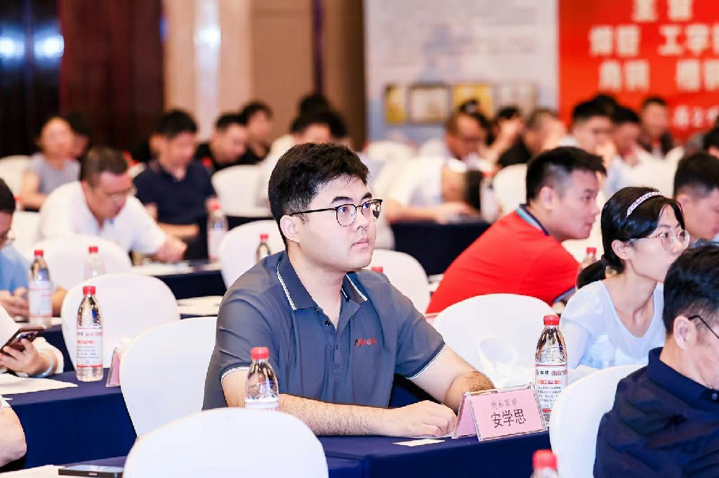 a9fd5660951757aadf8ae458bb4d954.jpg